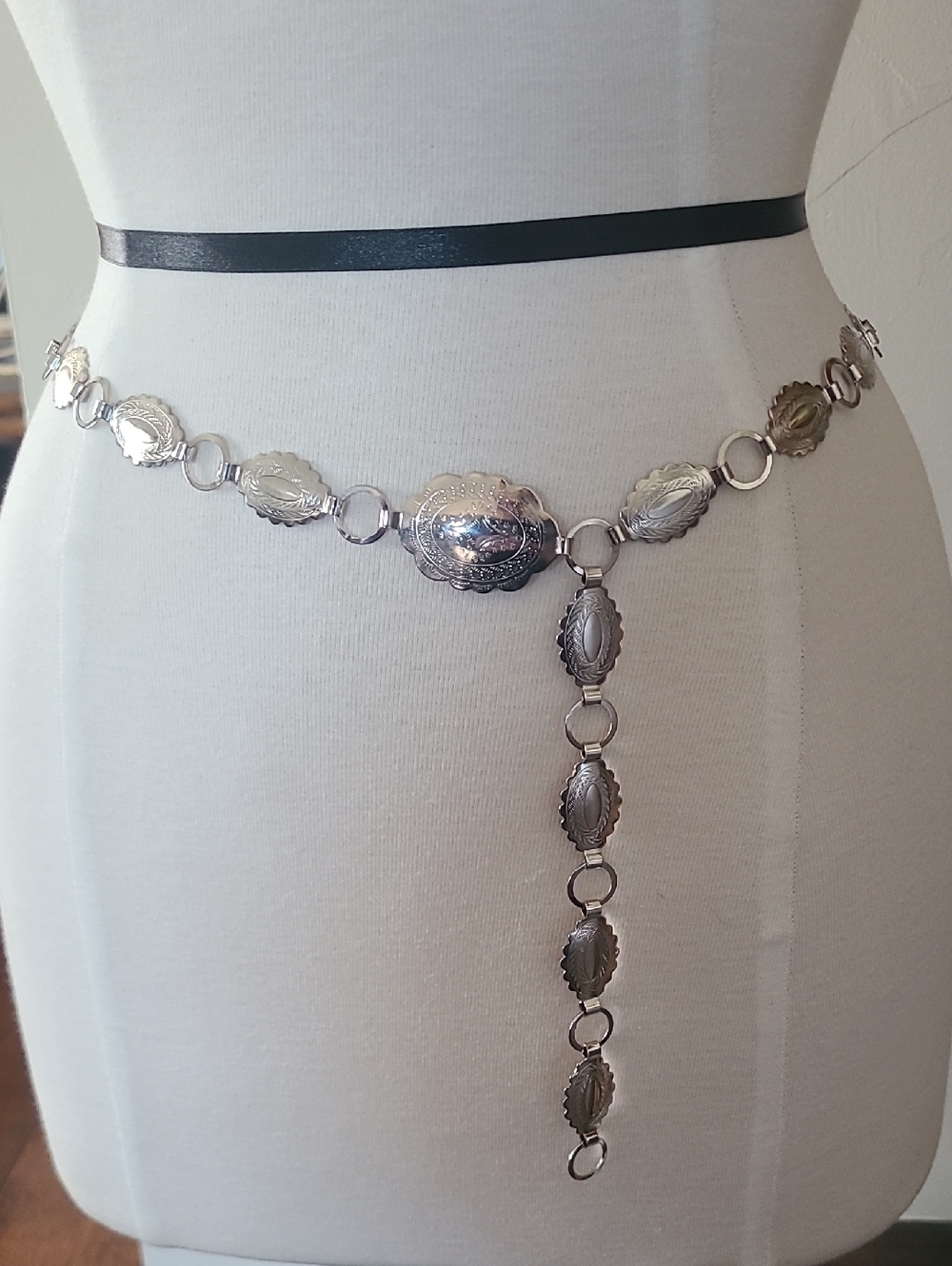 Western Style Concho Silver Tone Belt - Picture 6 of 8